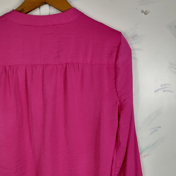 Vince Camuto Pink V-neck Blouse NWT - Picture 9 of 11